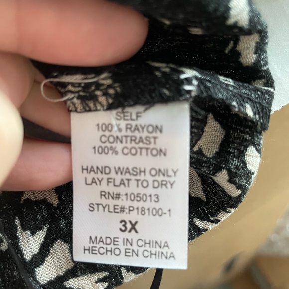 Embroidery Floral Leopard Bell Sleeves 1 left in each size - Picture 4 of 4